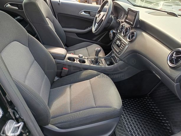 Mercedes-Benz GLA 180 CDI · Ano 2015