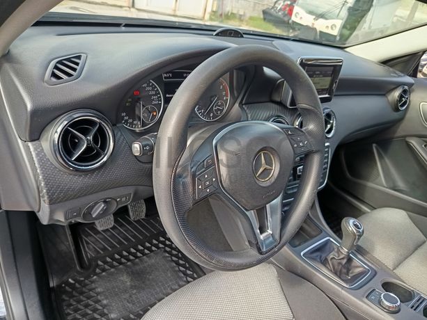 Mercedes-Benz GLA 180 CDI · Ano 2015