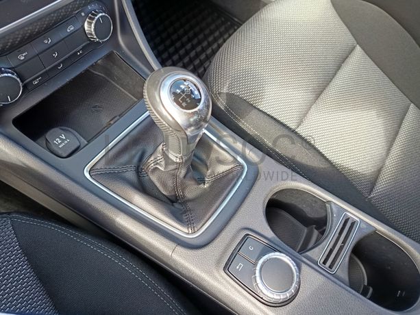 Mercedes-Benz GLA 180 CDI · Ano 2015