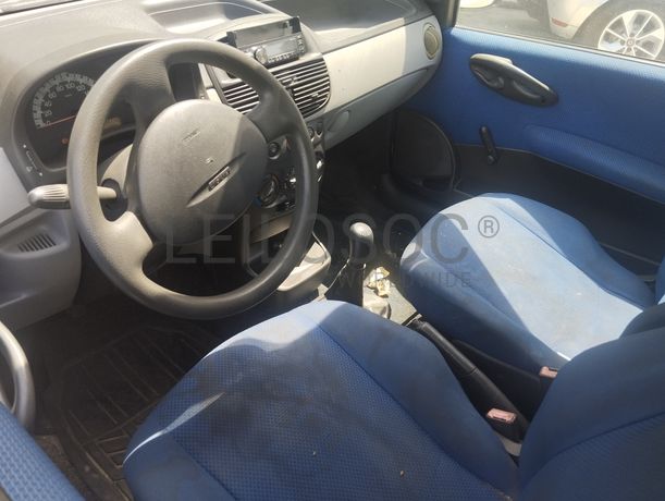 Fiat Punto 1.9 · Ano 2000