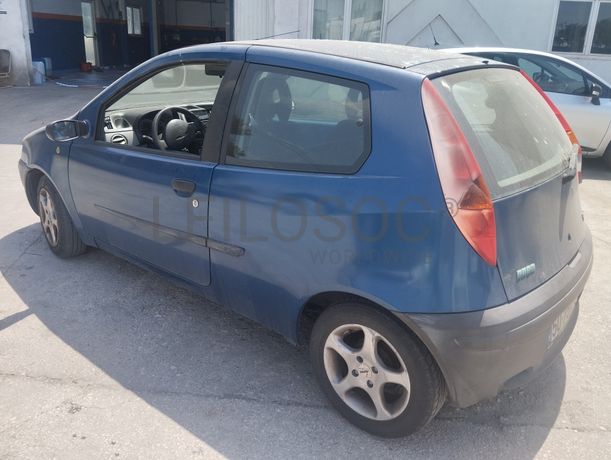 Fiat Punto 1.9 · Ano 2000