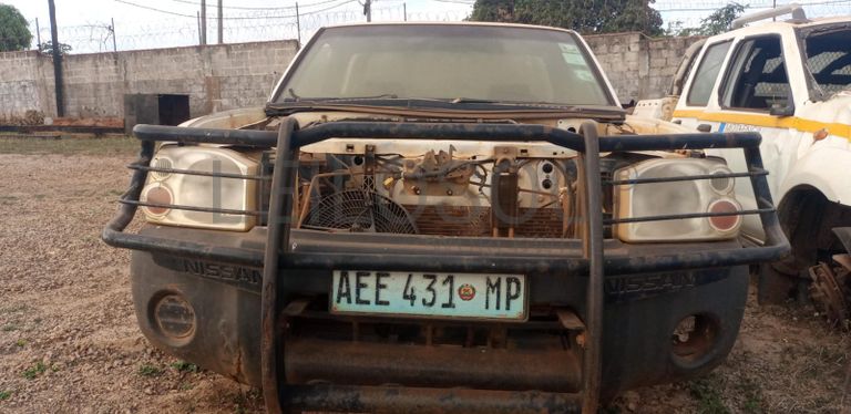 NISSAN HARDBODY /Cab -2013