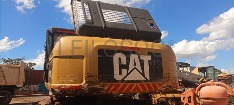 Escavadora de Rastos 25T - 2011