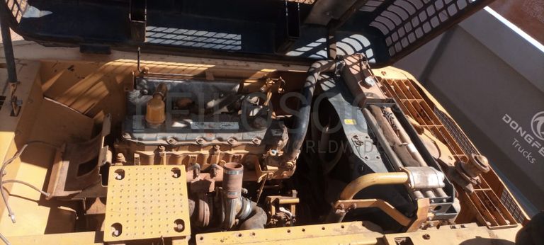 Escavadora de Rastos 25T - 2011