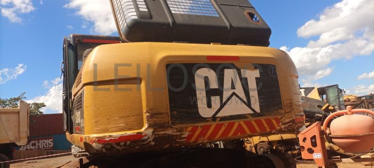 Escavadora de Rastos 25T - 2011