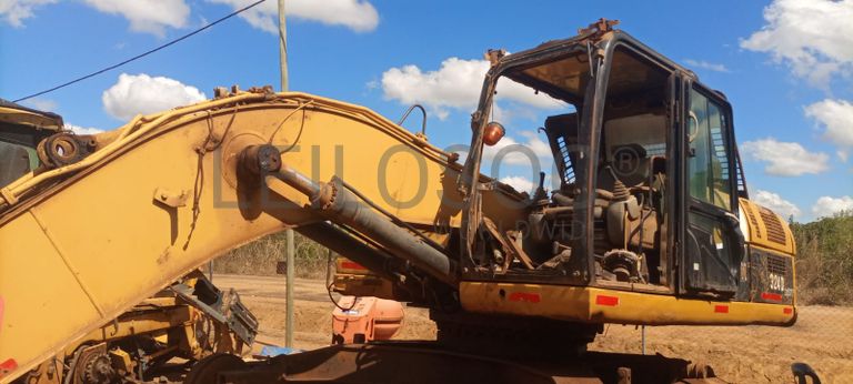 Escavadora de Rastos 25T - 2011