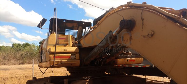 Escavadora de Rastos 25T - 2011