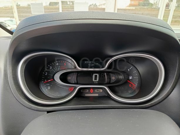 Renault Trafic · Ano 2021