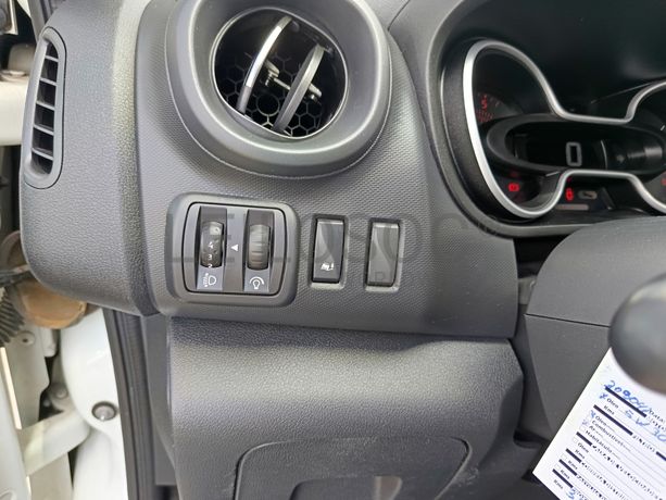 Renault Trafic · Ano 2021
