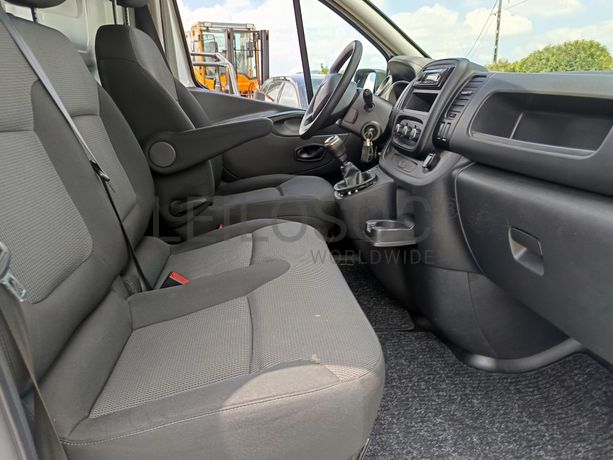 Renault Trafic · Ano 2021
