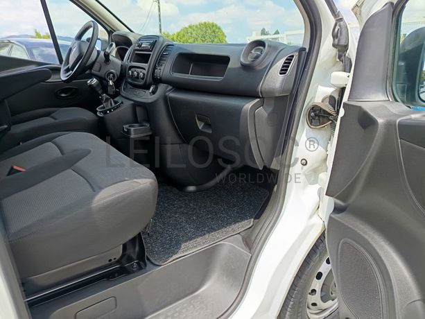 Renault Trafic · Ano 2021