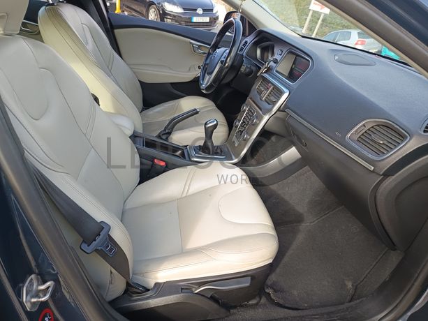 Volvo V40 · Ano 2014