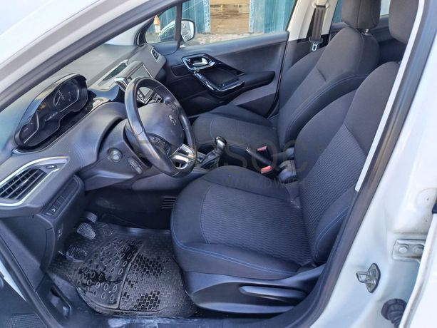Peugeot 208 · Ano 2018