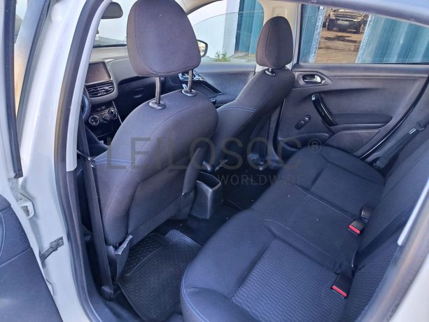 Peugeot 208 · Ano 2018