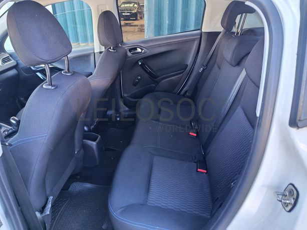 Peugeot 208 · Ano 2018