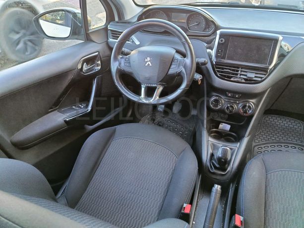 Peugeot 208 · Ano 2018