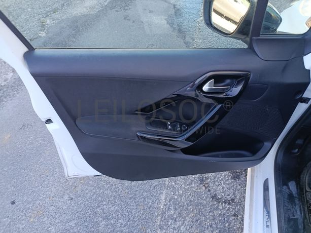 Peugeot 208 · Ano 2018