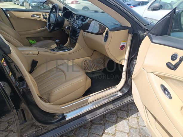 Mercedes-Benz CLS 320 · Ano 2008