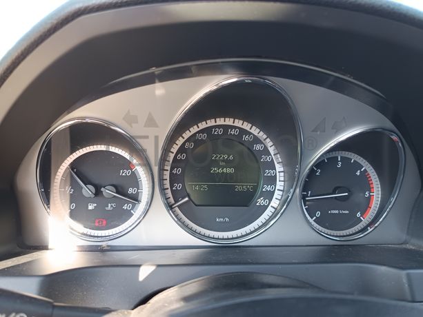 Mercedes-Benz C200 Avantgard · Ano 2010