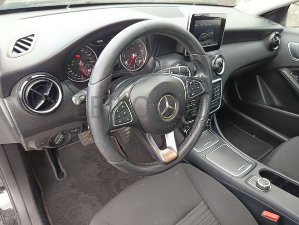 Mercedes-Benz A160 · Ano 2017