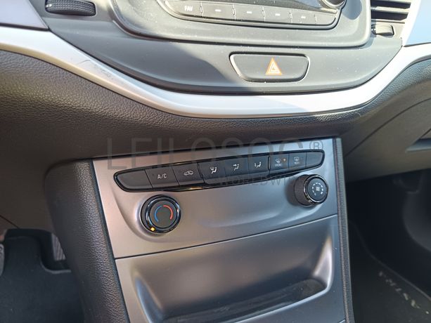 Opel Astra · Ano 2018