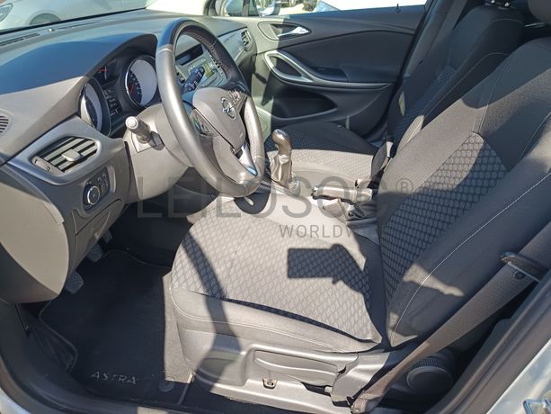 Opel Astra · Ano 2018