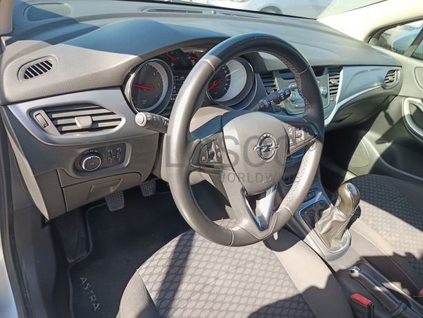Opel Astra · Ano 2018