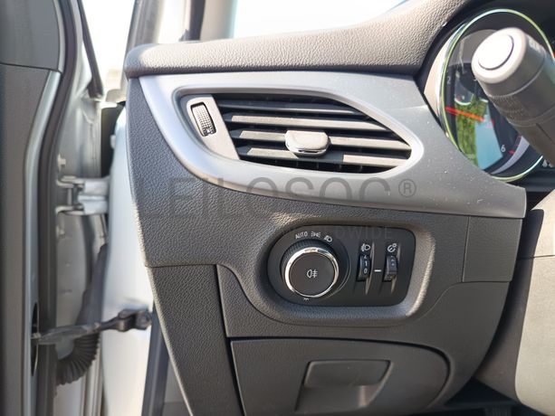 Opel Astra · Ano 2018