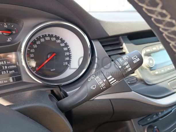 Opel Astra · Ano 2018