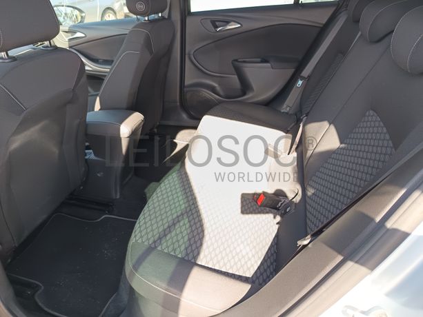 Opel Astra · Ano 2018