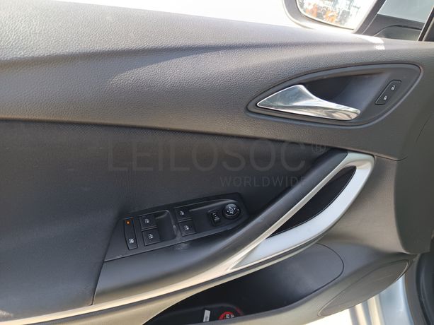 Opel Astra · Ano 2018