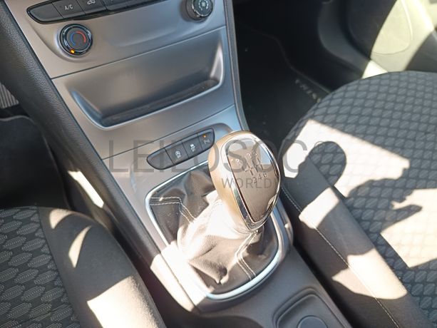Opel Astra · Ano 2018