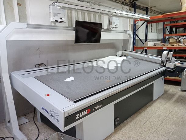 Fotografia de equipamento: Máquina Automática de cortar