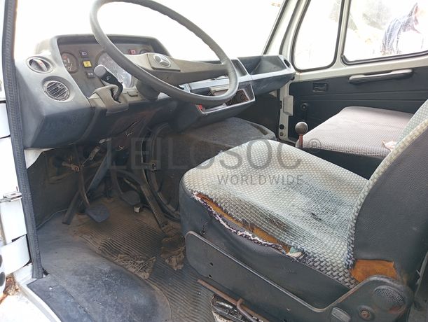 Mercedes-Benz 207D