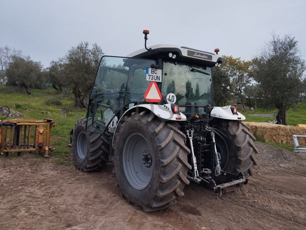 Trator agrícola