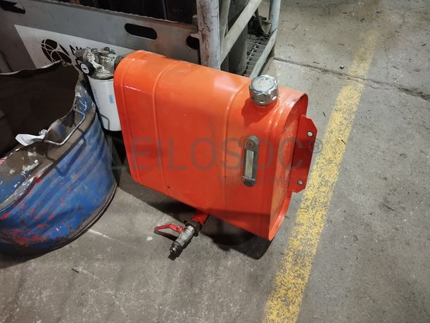 Fotografia de equipamento: Depósito de óleo 