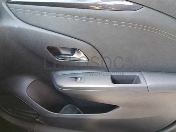 Opel Corsa · Ano 2021
