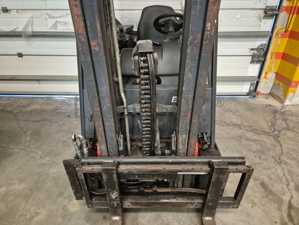 Empilhador Linde · Ano 2002 · 1400 KG
