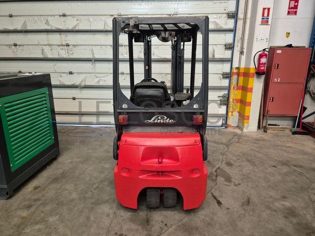 Empilhador Linde · Ano 2002 · 1400 KG