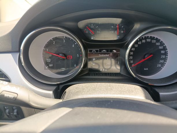Opel Astra · Ano 2021
