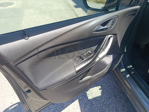 Opel Astra · Ano 2021