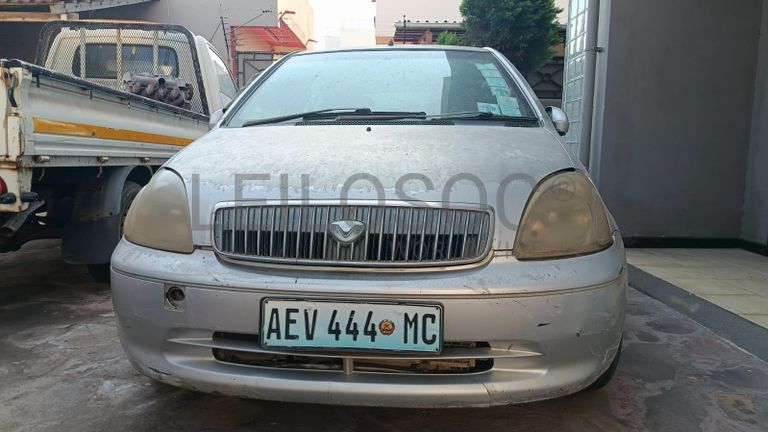 Toyota Vitz 2.45m - 2001
