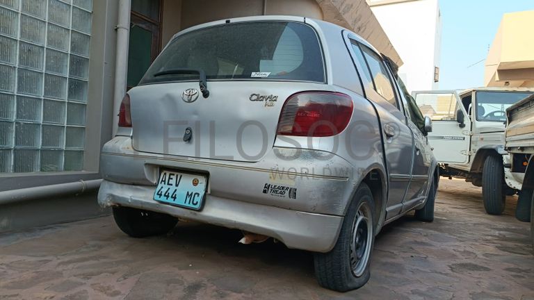 Toyota Vitz 2.45m - 2001