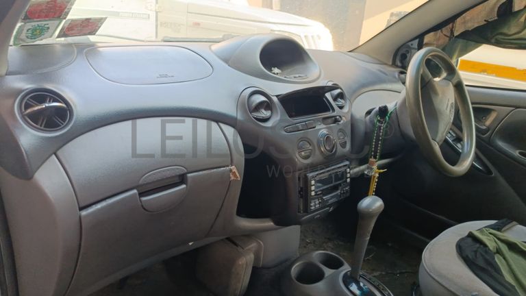 Toyota Vitz 2.45m - 2001