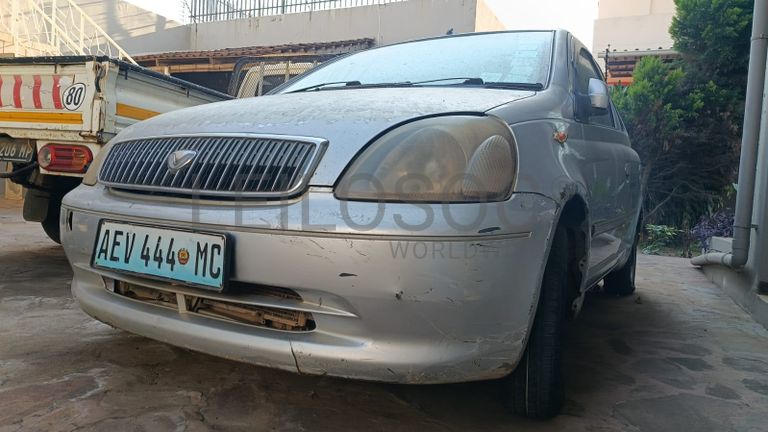 Toyota Vitz 2.45m - 2001