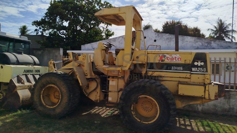 Pá Carregadeira Komatsu WA250-1
