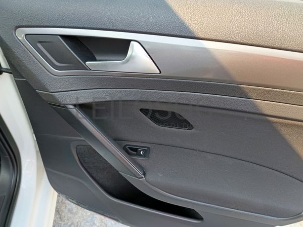 Volkswagen Golf · Ano 2013