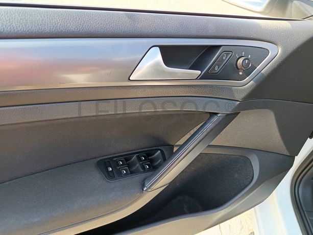 Volkswagen Golf · Ano 2013