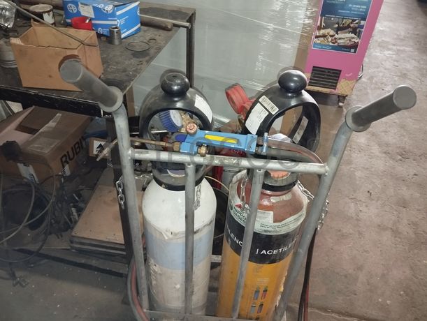 Máquinas, Equipamentos e Veículos