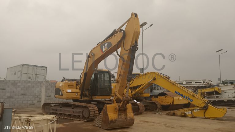 Escavadora de Rastos 20 T CATERPILLAR 320 D
